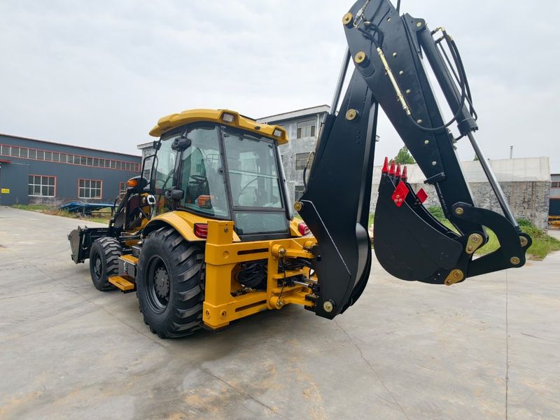 Buldoexcavator tip JCB cu Motor Euro V