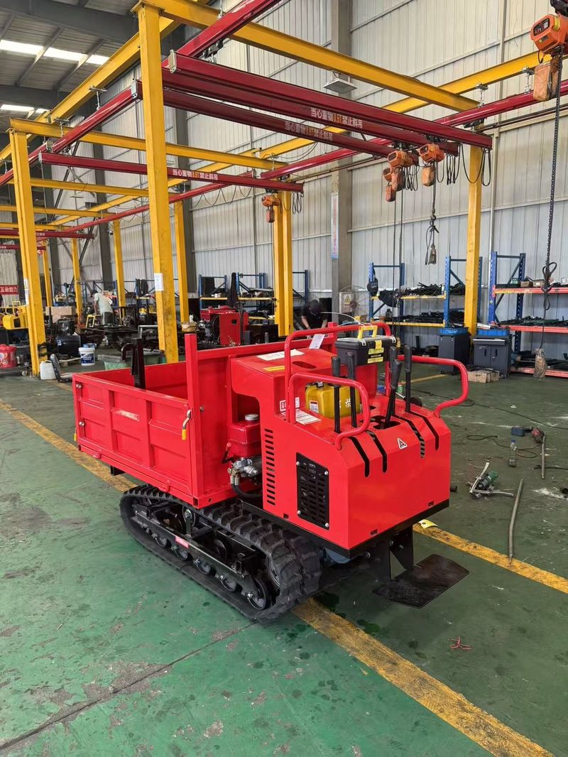 Transportor pe Șenile cu Benă Basculabilă