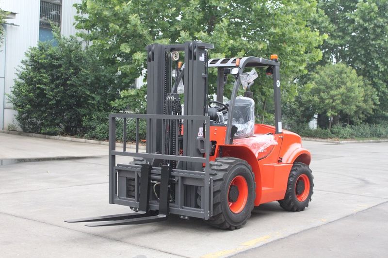 Stivuitor Teren Accidentat 3T 4WD