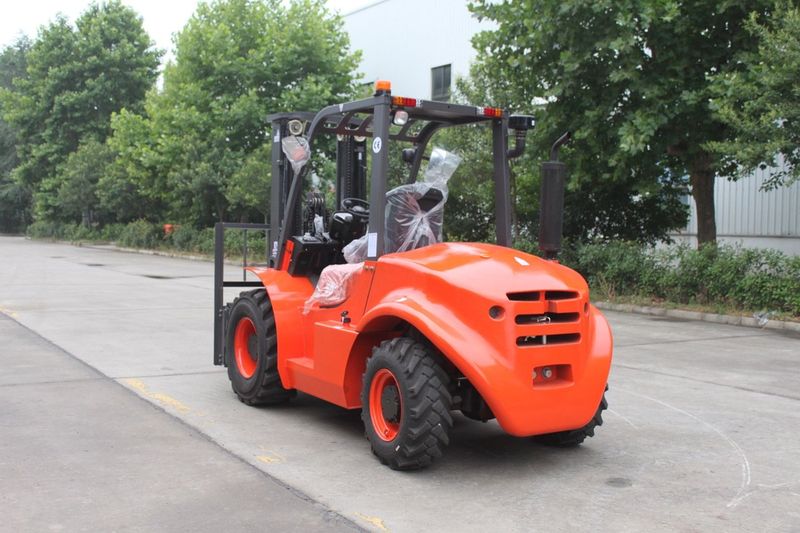 Stivuitor Teren Accidentat 3T 4WD