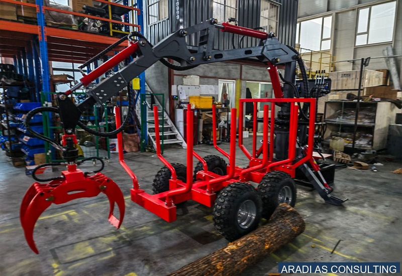 Remorcă Forestieră cu Macara Hidraulică